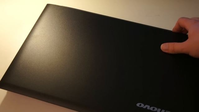 Достаем из коробки Lenovo ideaPad b570 смотреть онлайн