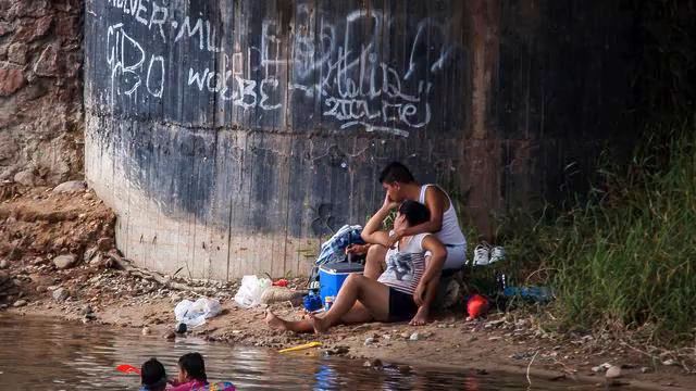 Музыка играющая в магазинах. Прикольное видео. Испра... смотреть онлайн