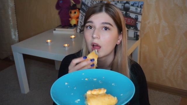 MUKBANG PIE WITH POTATOES AND CHICKEN | МУКБАНГО-ОБЗОР: ПИРОГ С КАРТОФЕЛЕМ И КУРИЦЕЙ |no ASMR