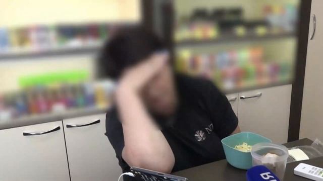 В Советском округе установили киоск, который перекрыл часть тротуара смотреть онлайн