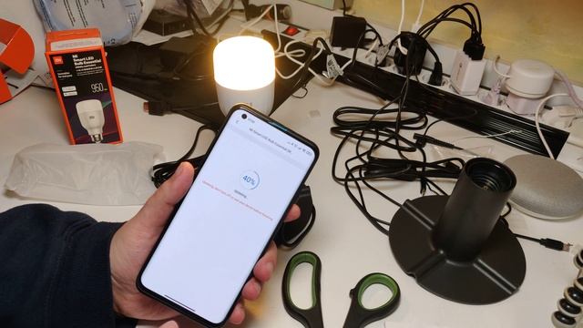 Xiaomi Mi Smart LED Bulb Essential - Unboxing and setup смотреть онлайн