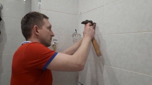 Установка зеркала в ванной