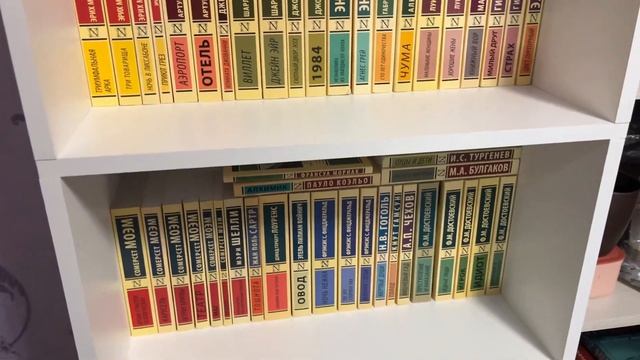 новый книжный стеллаж || расстановка книг || книжные полки || создаю свою библиотеку смотреть онлайн