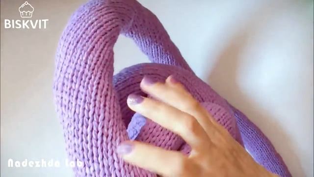 Подушка-узел спицами из ленточной пряжи, Вязание спицами смотреть онлайн