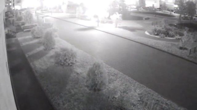 Женщина фотографирует мужчину, угрожающего расправой смотреть онлайн