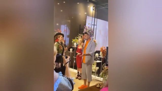 Ксения Мишина и Александр Эллерт никак не могут определиться чья работа интереснее и спорят смотреть онлайн