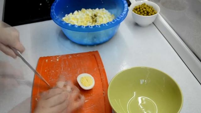 САЛАТ ОЛИВЬЕ | Отказываемся от колбасы и берем настоящее мясо смотреть онлайн