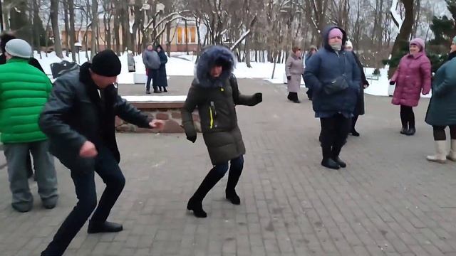 "Ты не бойся Любить"...на танцполе в Гомельском парке...3.12.2022года смотреть онлайн