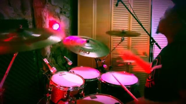 Play The Feeling (Sam West with Diemond Star Drumsticks) смотреть онлайн
