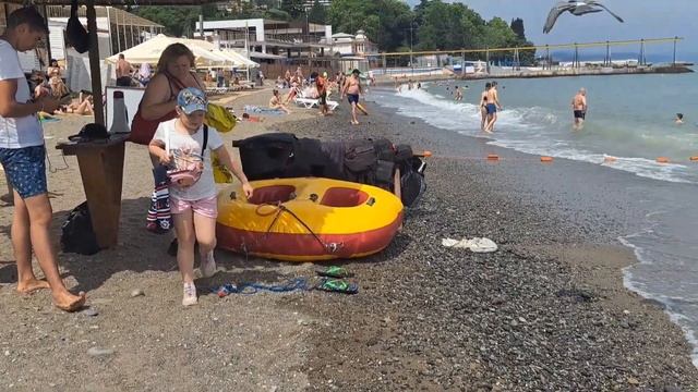 ОШАЛЕТЬ!ОБСТАНОВКА на ПЛЯЖАХ Реальная.АЛУШТА Сегодня.09.06.23 смотреть онлайн