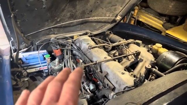 Mercedes 230sl Pagoda w113 cold start problem and smell of fuel смотреть онлайн