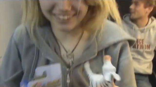 Hannah Murray behind the scenes of Skins Season 2 Episode 9 смотреть онлайн