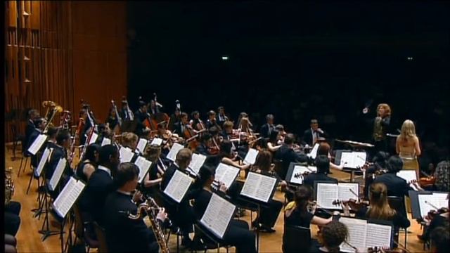 Anna-Liisa Bezrodny, Schostakovich Violin Concerto No.1, cadenzas & part 4 at Barbican Hall, London смотреть онлайн