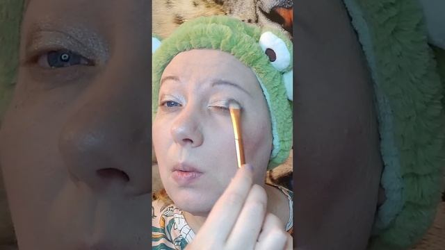 Асмр #макияж тестирую нюдовую палетку теней смотреть онлайн