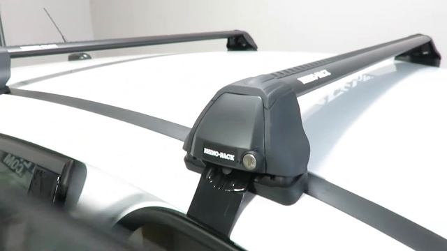 Ford Focus 5 Door Hatchback with Rhino-Rack Vortex 2500 RS Roof Rack Crossbars смотреть онлайн