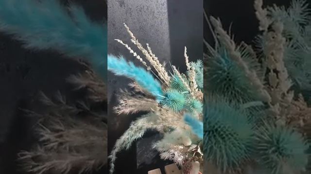 Голубой букет из сухоцветов в шляпной коробке смотреть онлайн