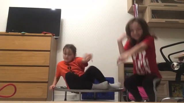 Пишите в комментариях кто лучше красная или оранжевая смотреть онлайн