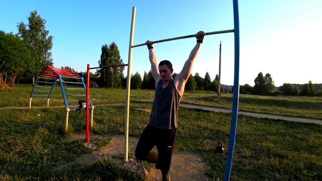 УЧИМСЯ ПОДТЯГИВАТЬСЯ/ТЕХНИКА ПОДТЯГИВАНИЙ НА ТУРНИКЕ смотреть онлайн