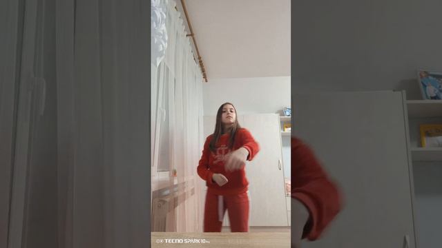 Танец под песню ,,двигаться." смотреть онлайн