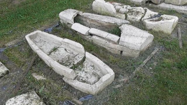 Саркофаги 15 века в Новгородском кремле. Новгородская область интересные места смотреть онлайн