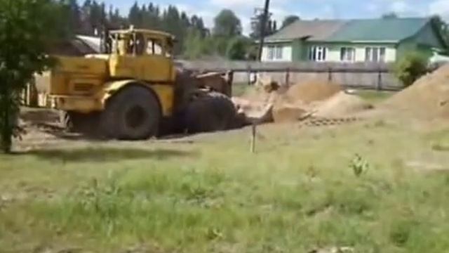 Копаем котлован We Dig Foundation Pit
