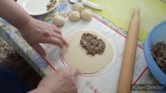 Чебуреки из заварного теста. Как легко приготовить чебуреки. смотреть онлайн