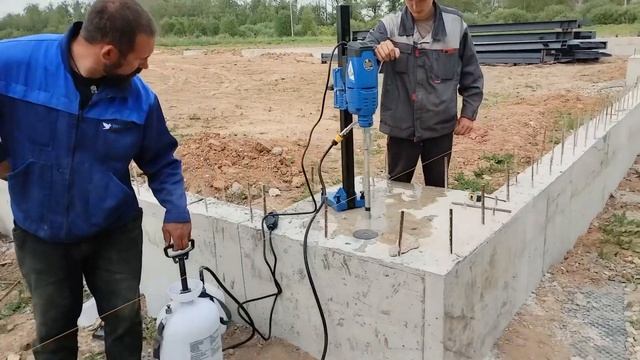 Сверлим алмазными коронками под химические анкера (с подачей воды) смотреть онлайн