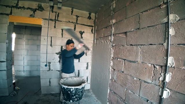 Штукатурка и Шпаклевка Частного Дома своими руками! СТРОЮ ОДИН! смотреть онлайн