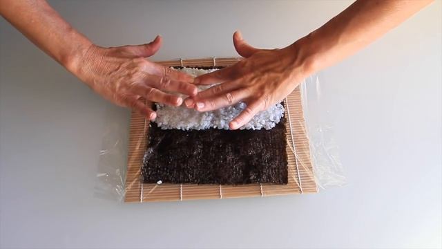Cómo hacer Sushi en casa: California Roll y Maki Sushi I Comando Cocina смотреть онлайн