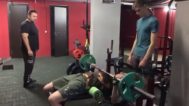 Роман, Жим лежа 40 кг х 10 смотреть онлайн