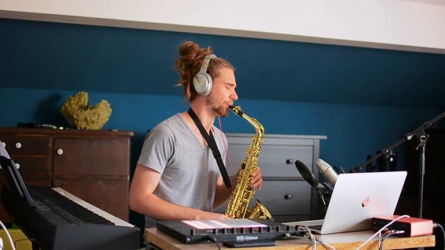 #shortloop with Thomann TAS-180 Altsaxophon & Ableton Push 2 /// Impro /// Robert Hartl смотреть онлайн