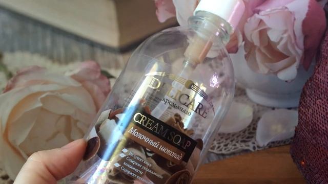 Пустые банки за март, апрель и первую неделю мая. Много декоративной косметики.