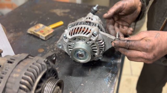 Замена генератора Suzuki Grand Vitara 2.0 (2008г) J20A смотреть онлайн