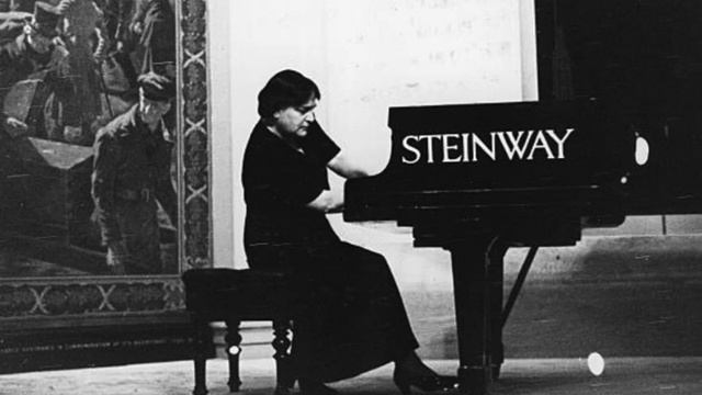 Dame Myra Hess & Arturo Toscanini: Beethoven Piano Concerto No.3 (pitch-corrected) смотреть онлайн