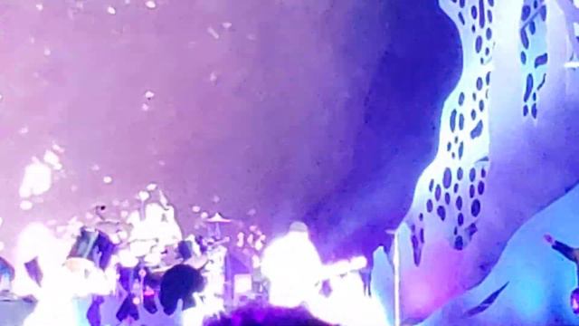 FALL OUT BOY - CENTURIES ( WRIGLEY FIELD 8/15/2021 ) #falloutboy #greenday #weezer смотреть онлайн