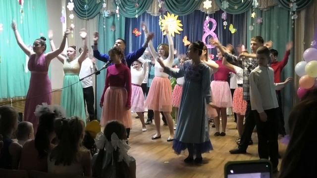 Праздник 8 марта . Театрализованное представление. Инсценировка к 8 марта. смотреть онлайн