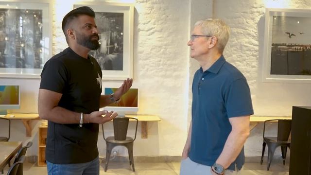 I Surprised Tim Cook With The First iPhone??? смотреть онлайн