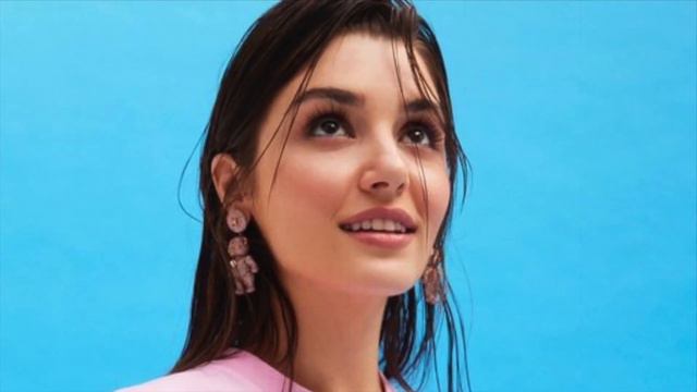 Hande Ercel had a traffic accident, she was very scared смотреть онлайн