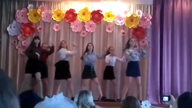 ТАНЕЦ НА ДЕНЬ УЧИТЕЛЯ/ ВЫСТУПЛЕНИЕ В ШКОЛУ/ ШКОЛЬНЫЕ ТАНЦЫ смотреть онлайн