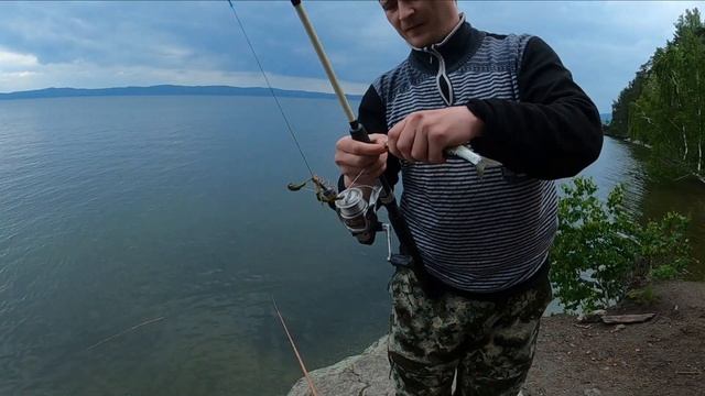 ТАКОГО ВЫ ТОЧНО НЕ ВИДИЛИ РЕАКЦИЯ РЫБЫ НА ПРИКОРМКУ СНАСТИ ЗДРАСЬТЕ смотреть онлайн