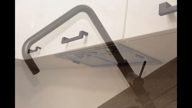 Лаконичная современная кухня в приятной цветовой гамме смотреть онлайн