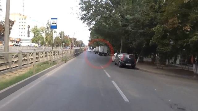 Остерегайся машин, стоящих у пешеходного перехода