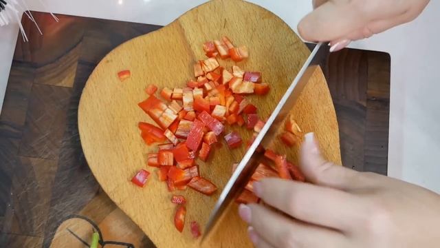 Можно подать на Новогодний стол. ВИНЕГРЕТ по - новому, цыганка готовит. смотреть онлайн