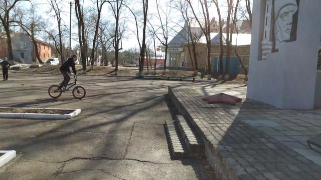 Учим как делать бани хоп и дроп на BMX