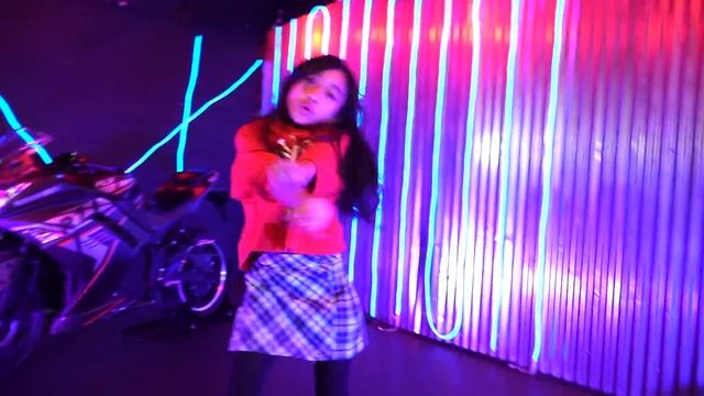 SHUT DOWN DANCE COVER | KAYCEE & RACHEL in WONDERLAND смотреть онлайн