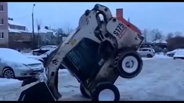 [Смишутки] Танцующий снегоуборщик. Танец на двух колесах смотреть онлайн