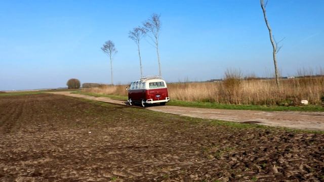 1967 - Volkswagen T1 Samba DeLuxe смотреть онлайн
