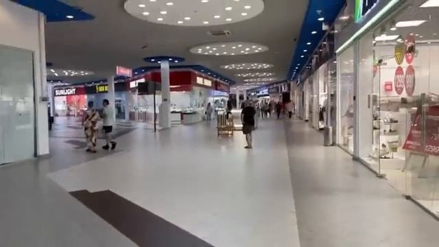 Поехали на шоппинг к садику. Я покупаю дешевые вещи, а Дима дорогие. смотреть онлайн