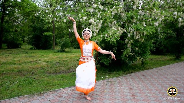 White acacia Odissi dance to Russian romance смотреть онлайн