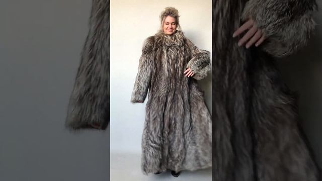 Шуба из меха лисы чернобурки тм AZ FURS (Греция) за 29500 ₽, отличное состояние р.52-54 /11893/ смотреть онлайн